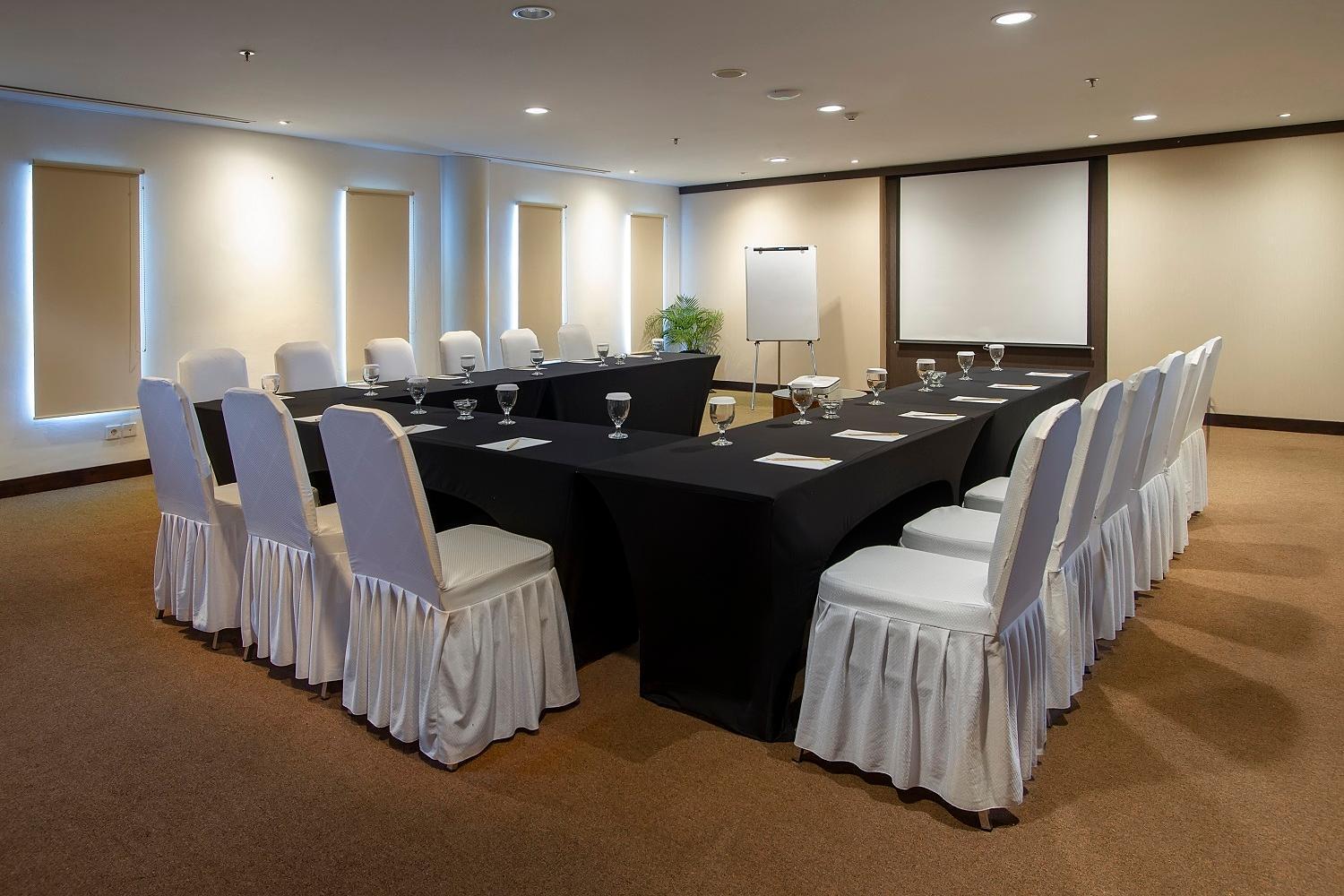 Hotel Primebiz Kuta 3*